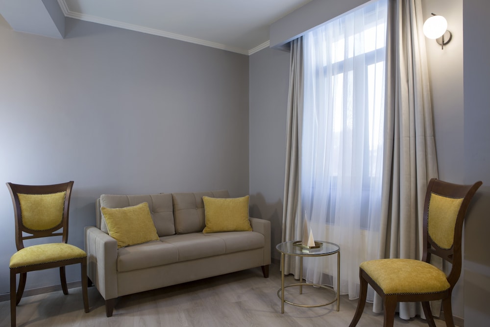 Zeus Essence Bucharest Venezia 45/64