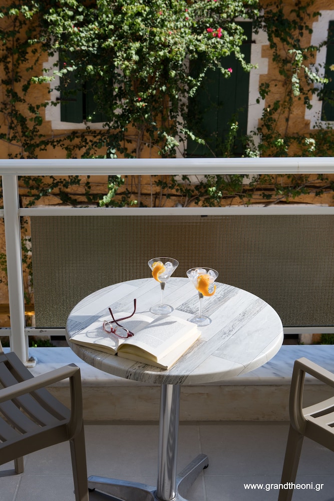 Grand Theoni Hotel Suites And Spa 56/71
