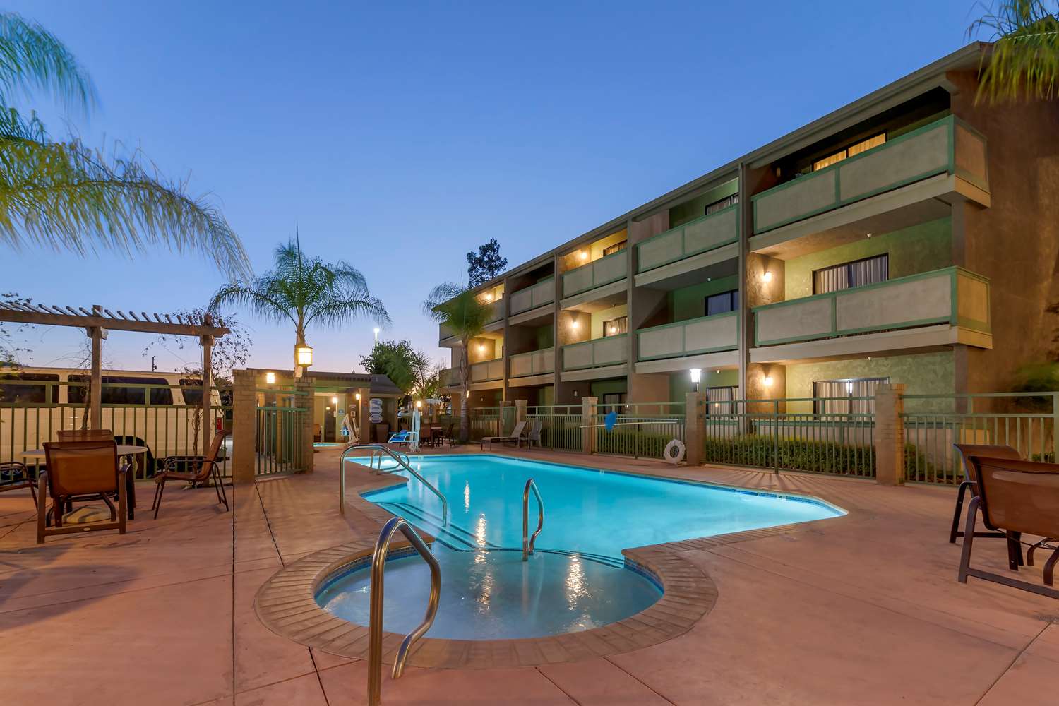 Best Western Plus Forest Park Inn 6/53