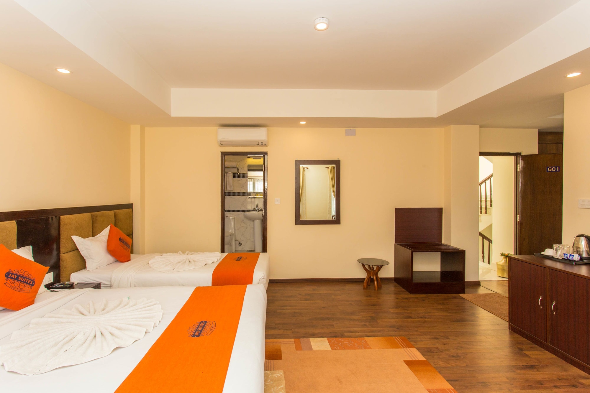 1 BEDROOM, DELUXE, APARTMENT, CITY VIEW, KITCHENETTE