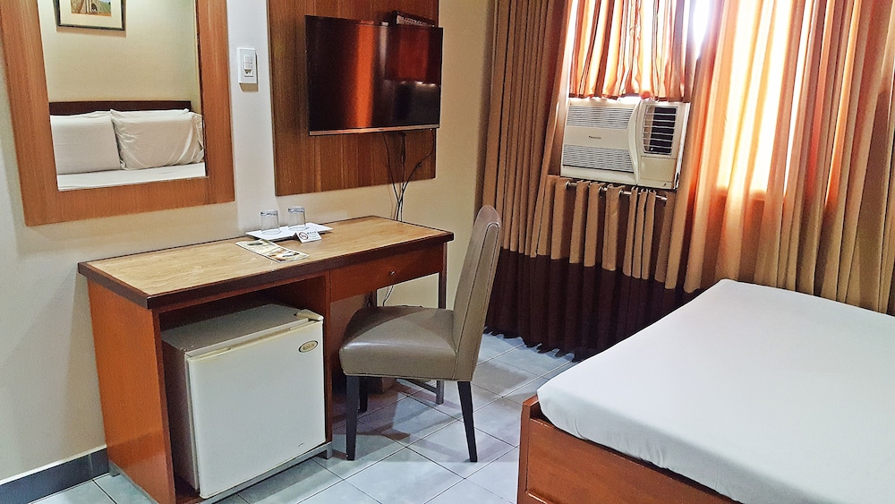 Golden Valley Hotel 10/67