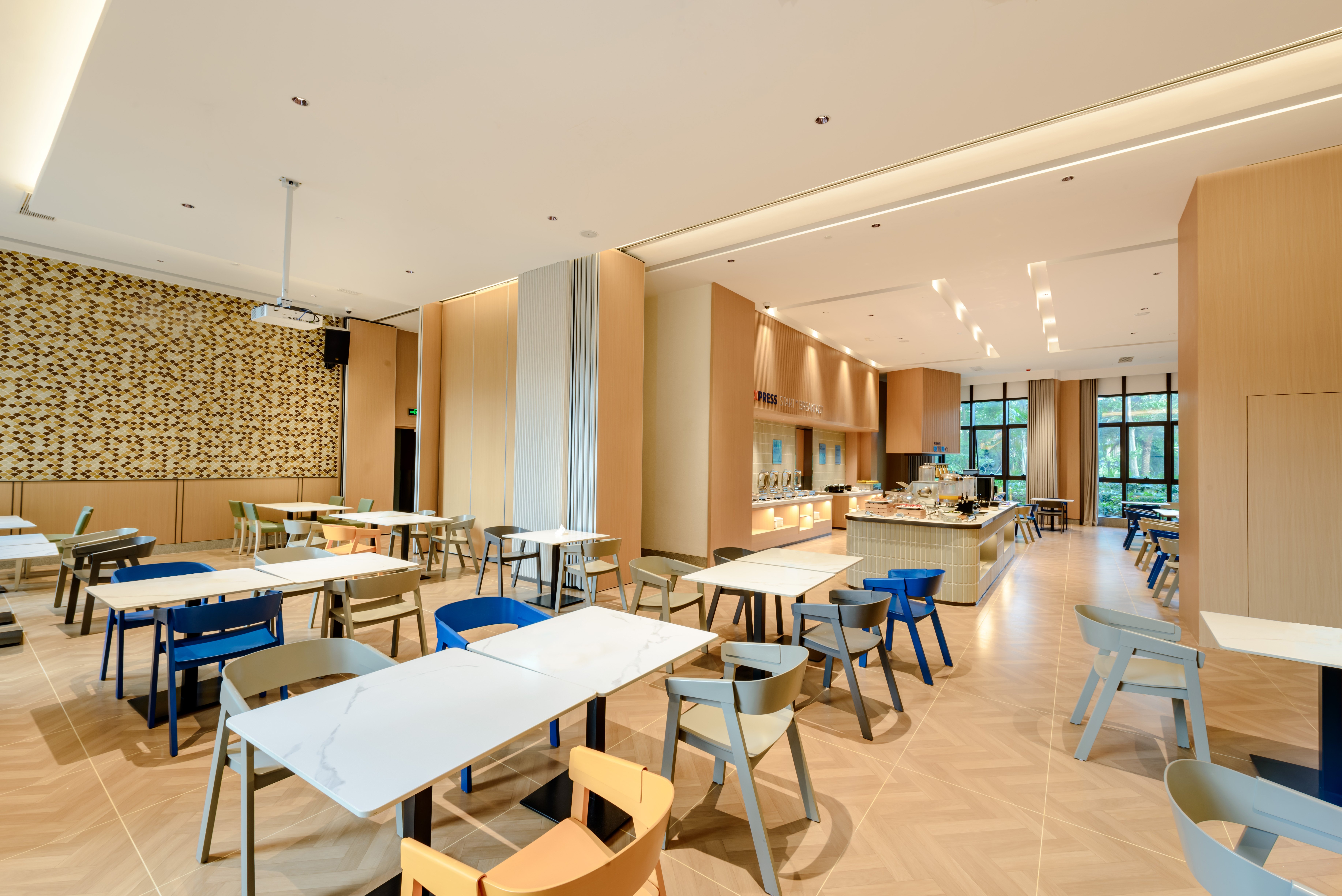 HOLIDAY INN EXPRESS HAIKOU WEST COAST 28/50