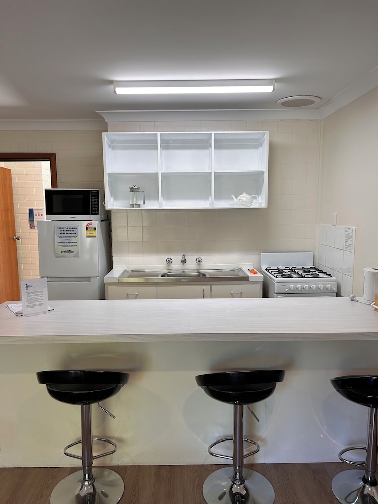EMU BEACH CHALETS 23/35