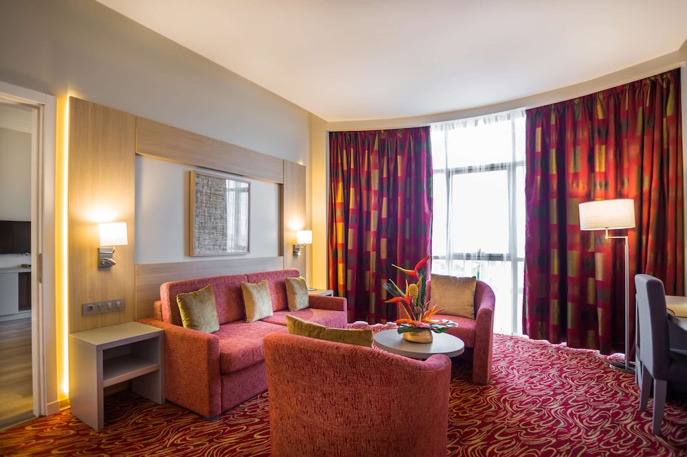 Golden Tulip Le Diplomate Cotonou 48/72