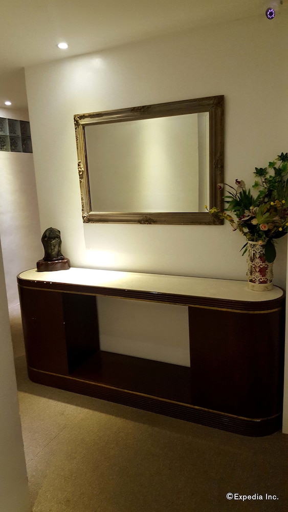 Zen Rooms Makati Amorsolo 8/59