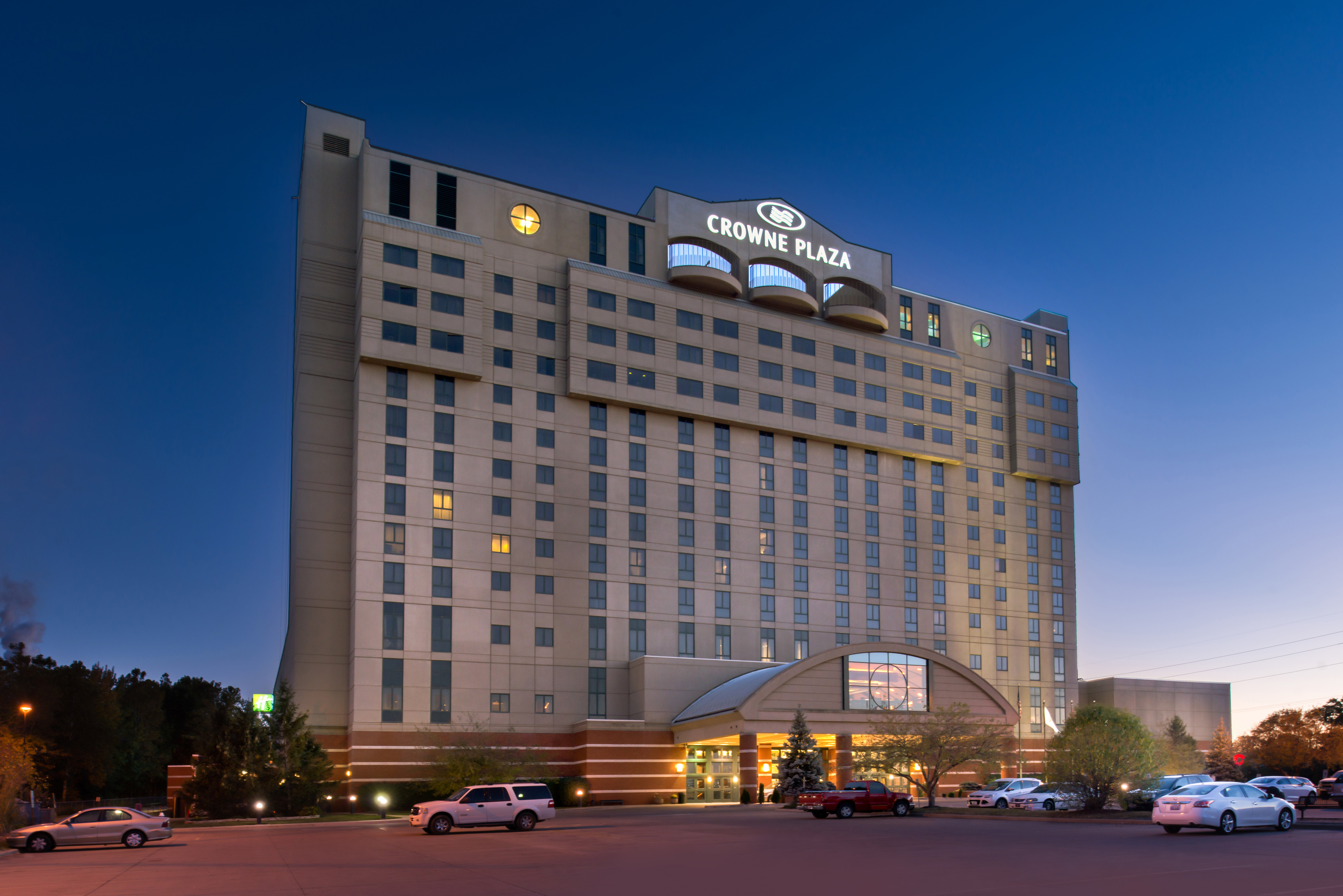 Crowne Plaza Springfield Convention CTR 3/77