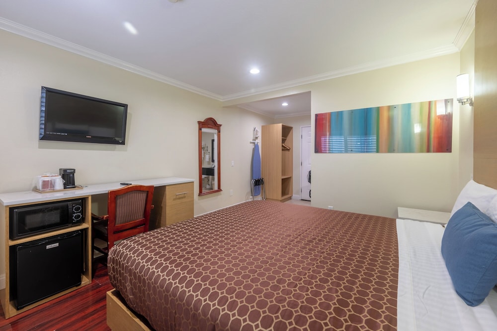 Hollywood City Inn 33/60