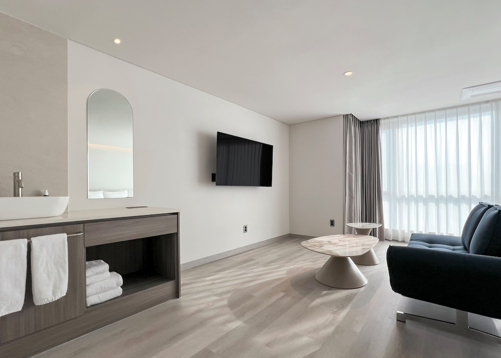 Ocean Suites Hotel Jeju 31/50