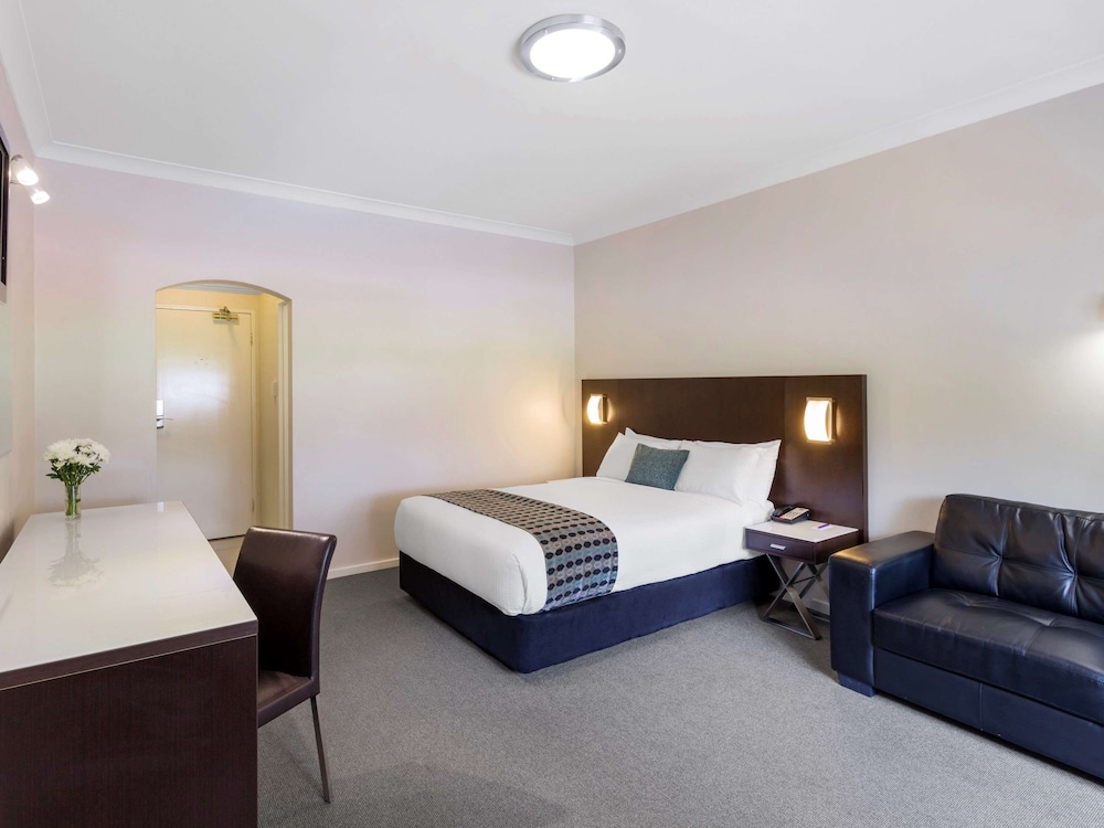 Mercure Wagga Wagga 18/50