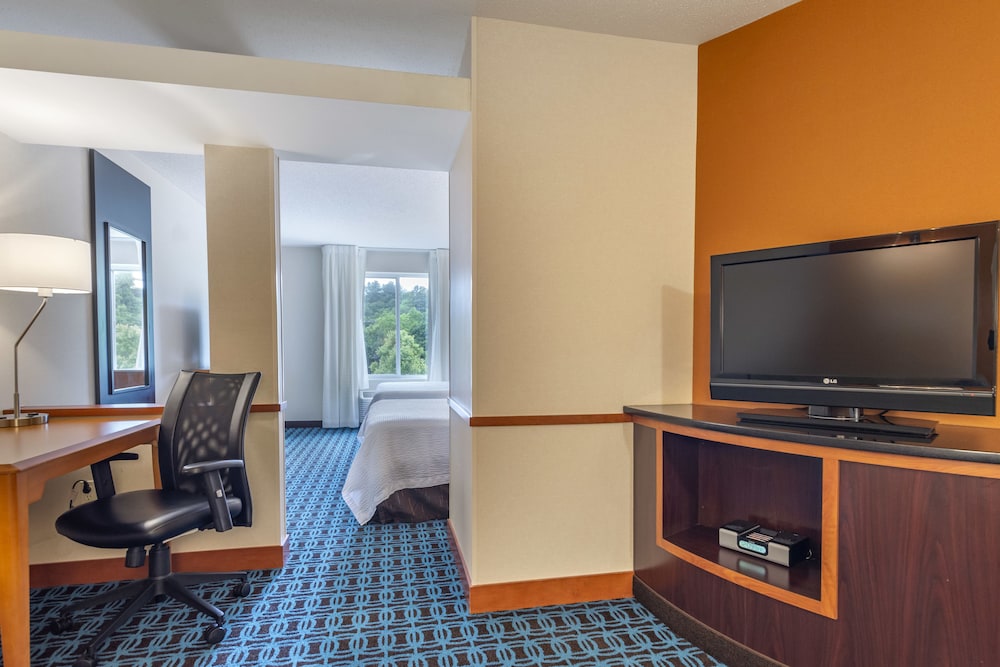 Fairfield Inn Suites Hooksett 42/50