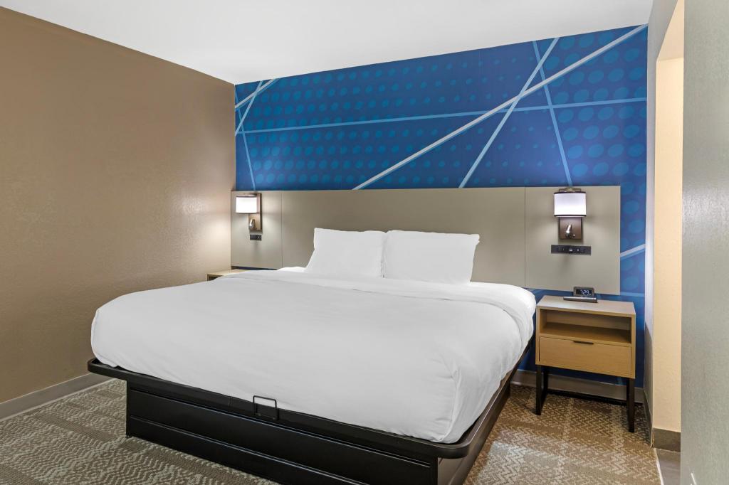 UPGRADE, SUITE, KING BED