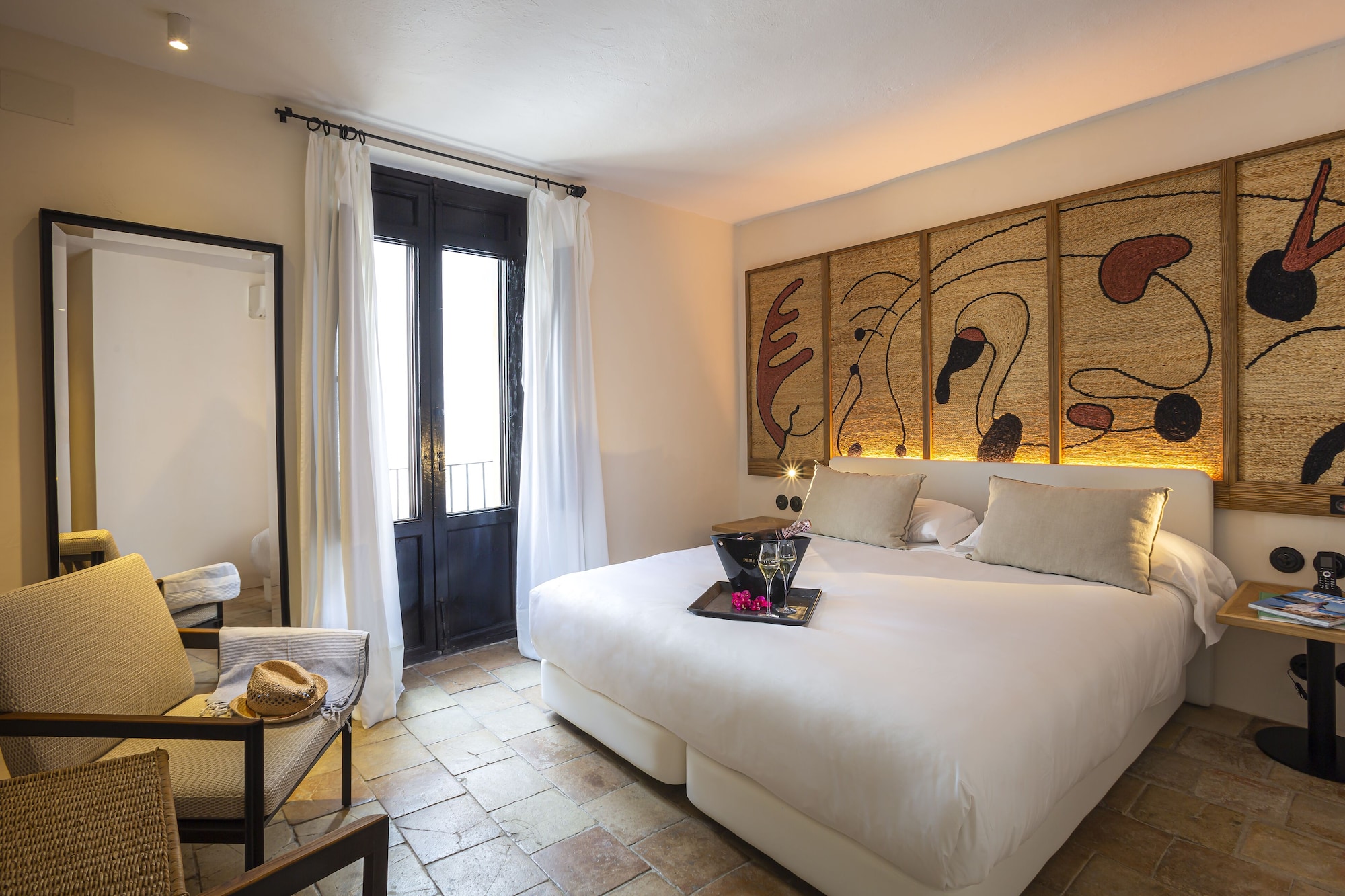 DELUXE, DOUBLE BED
