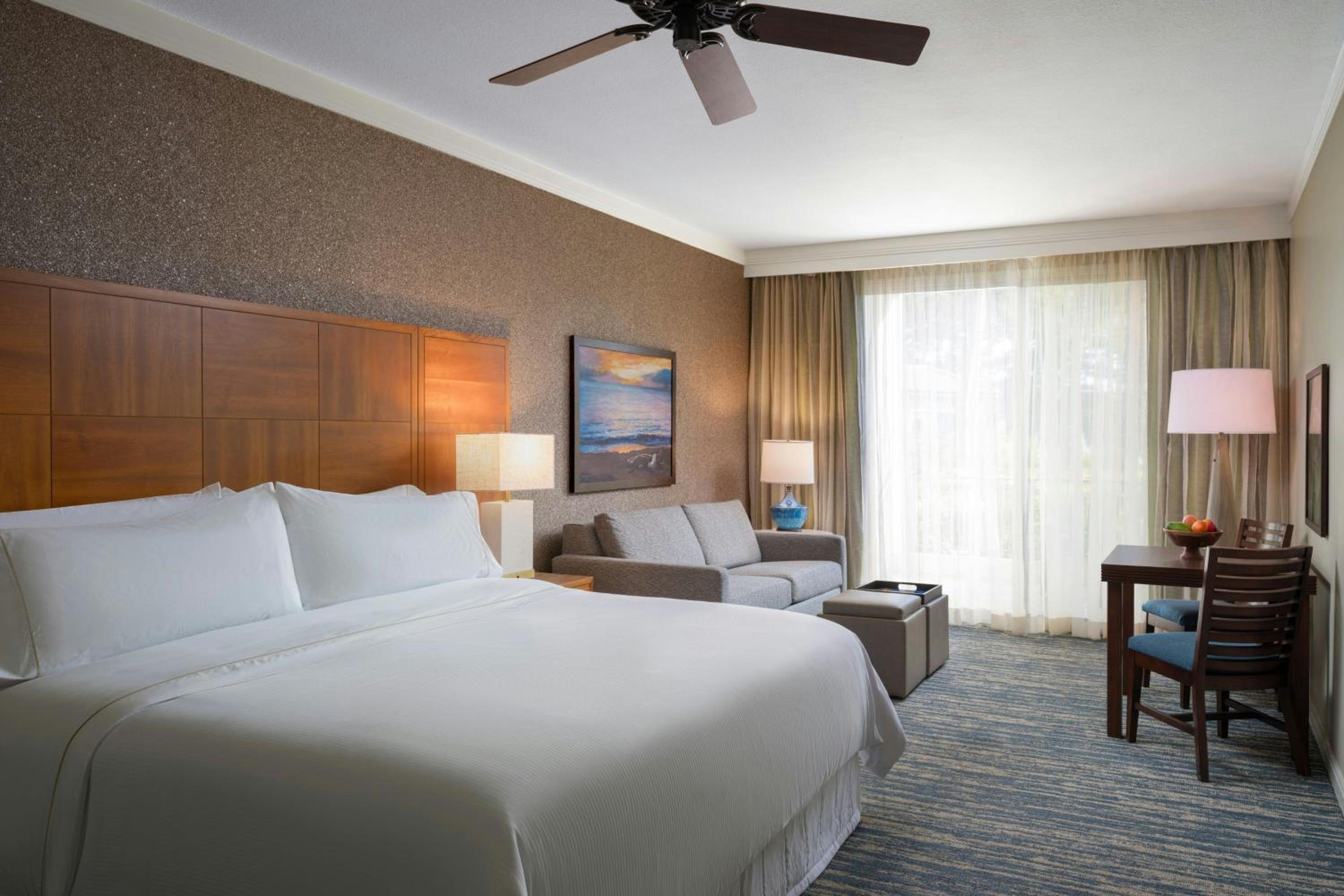 Studio, King Bed, Island View
