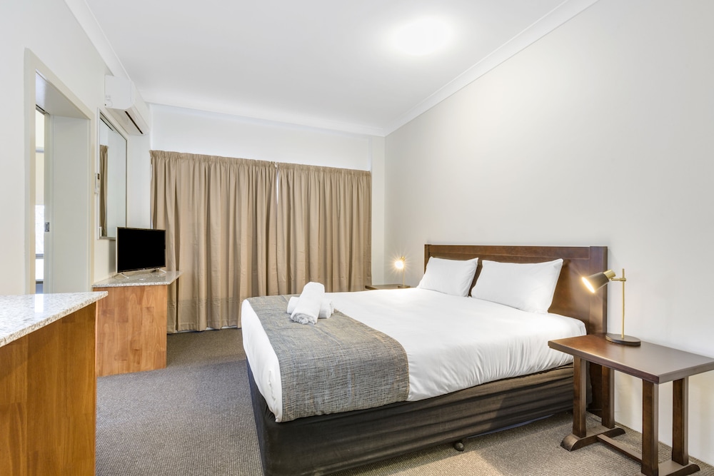 Rockhampton Riverside Central 18/47