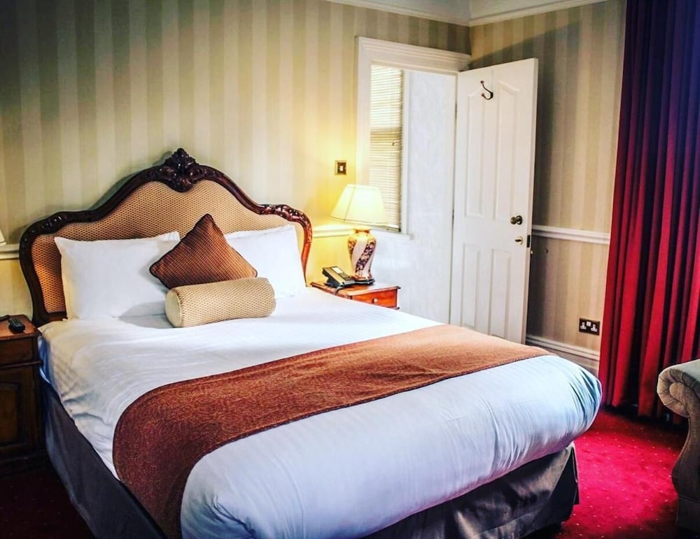 Brook Hall Hotel 13/66