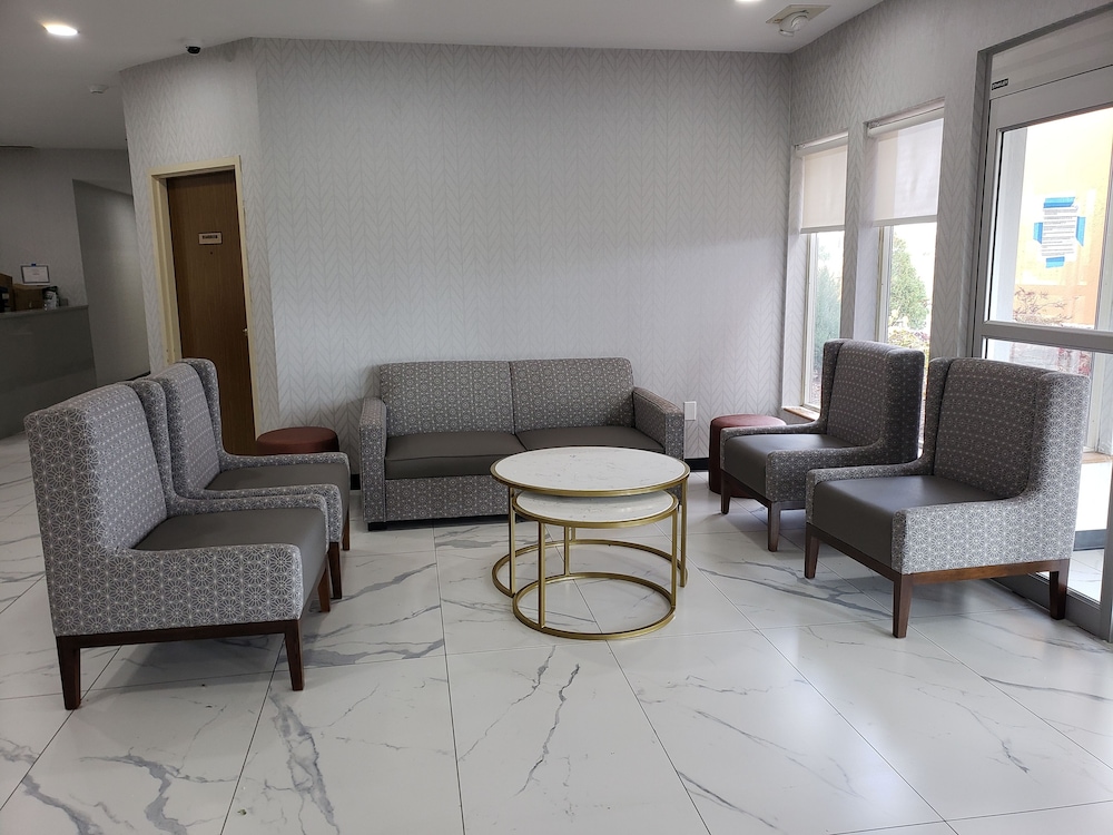 Chicago Club Inn & Suites 26/32