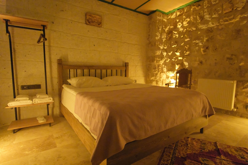 Euphoria Cave House 28/50