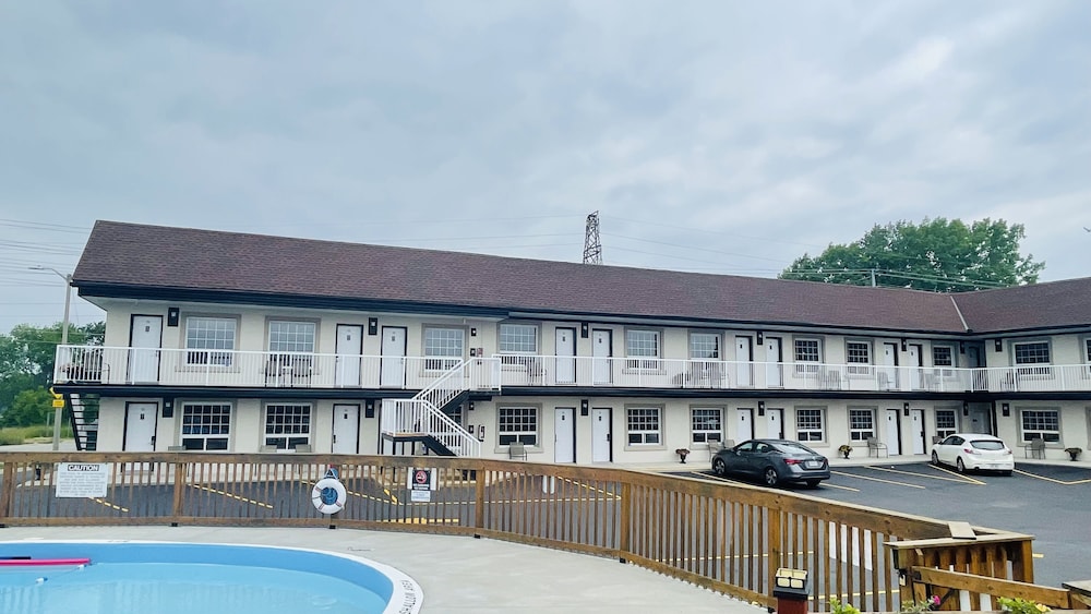 Falls Lodge by the Falls 7/72