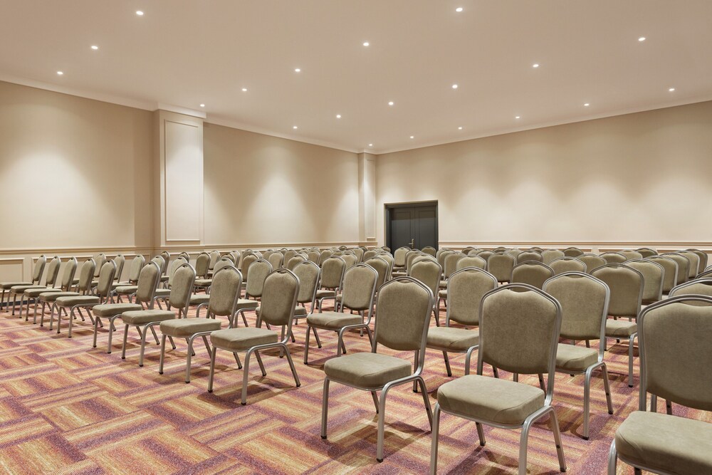 Ramada by Wyndham Izmir Aliaga 42/48