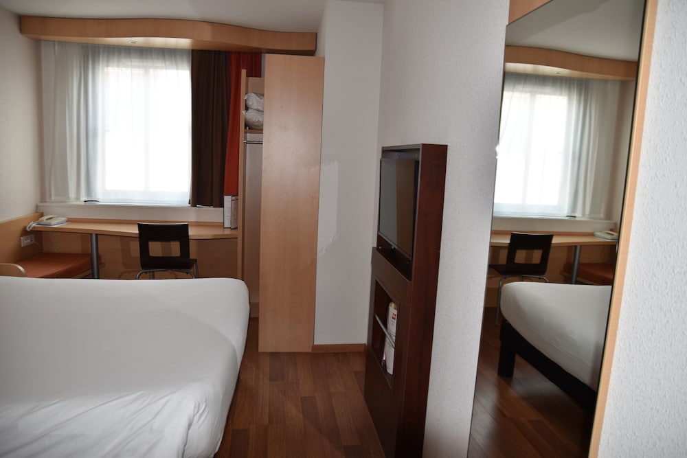 ibis Rochefort 31/66