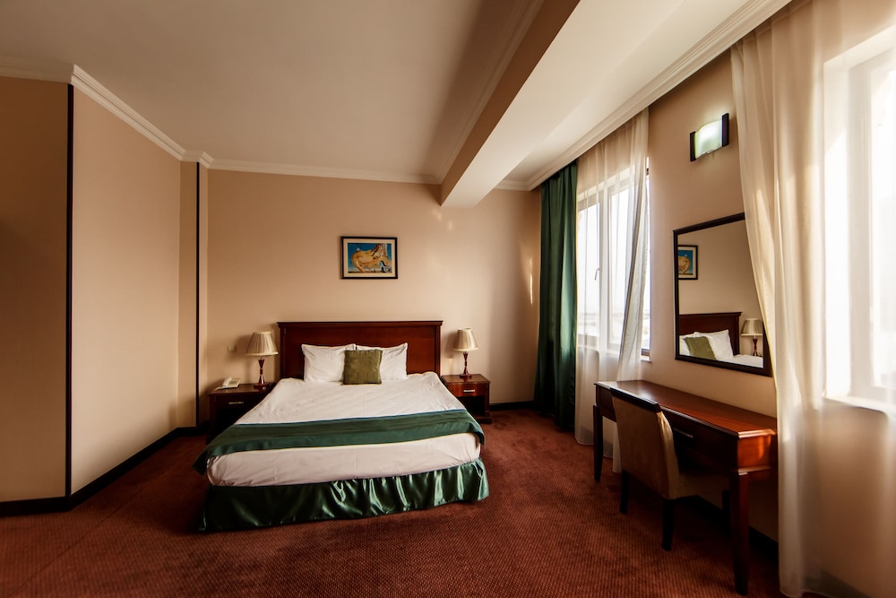 The Crown Hotel 15/50