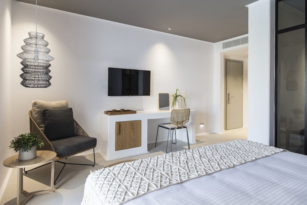 Adorno Beach Hotel and Suites 57/76