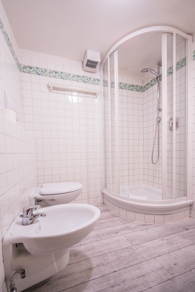 A Few Steps to The Duomo Upscale 2BD Apt 20/24
