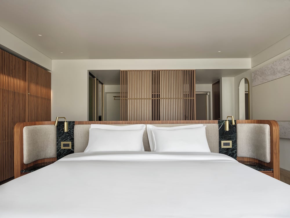 Panorama, Premium, Suite, King Bed, Temple View, 2 Sofa, Balcony