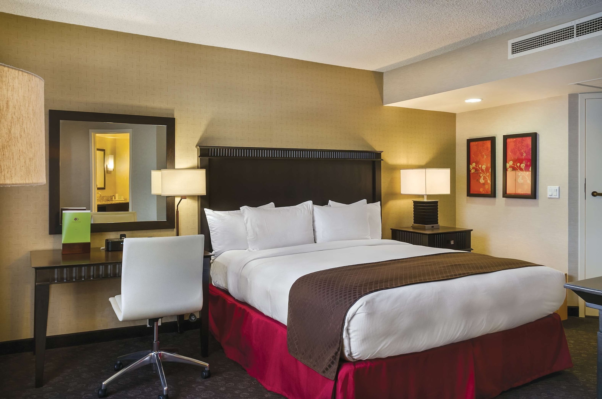 DELUXE, SUITE, KING BED