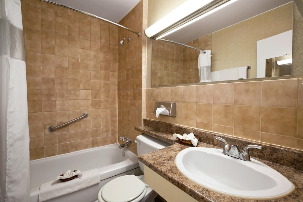 Motel6 Cornwall, On 53/57