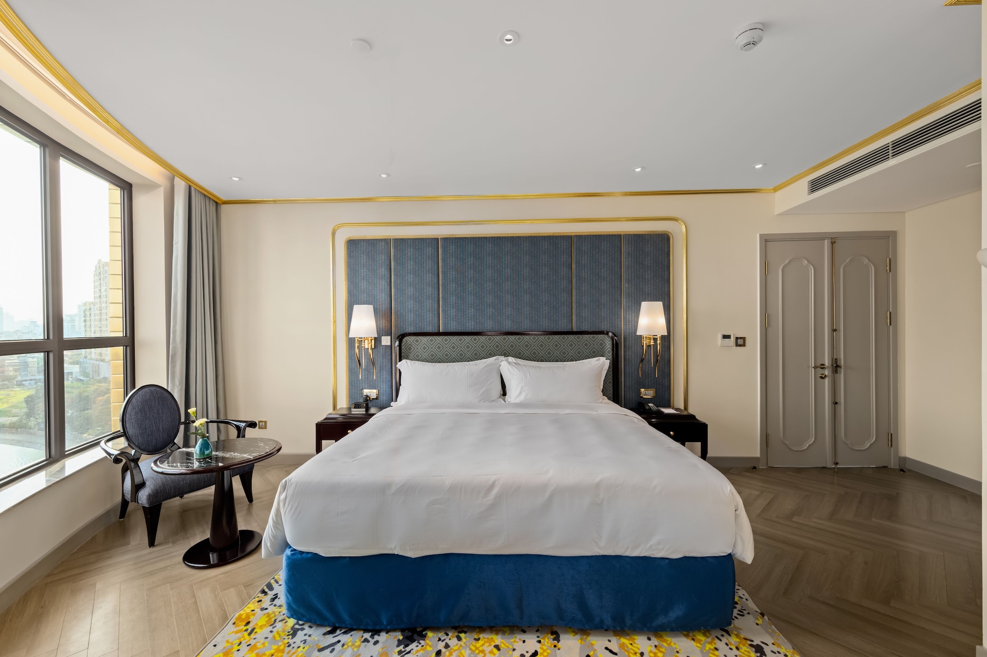 Gold, Suite, King Bed