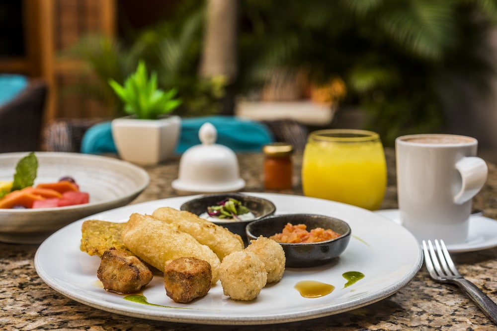 Ananda Hotel Boutique 34/70
