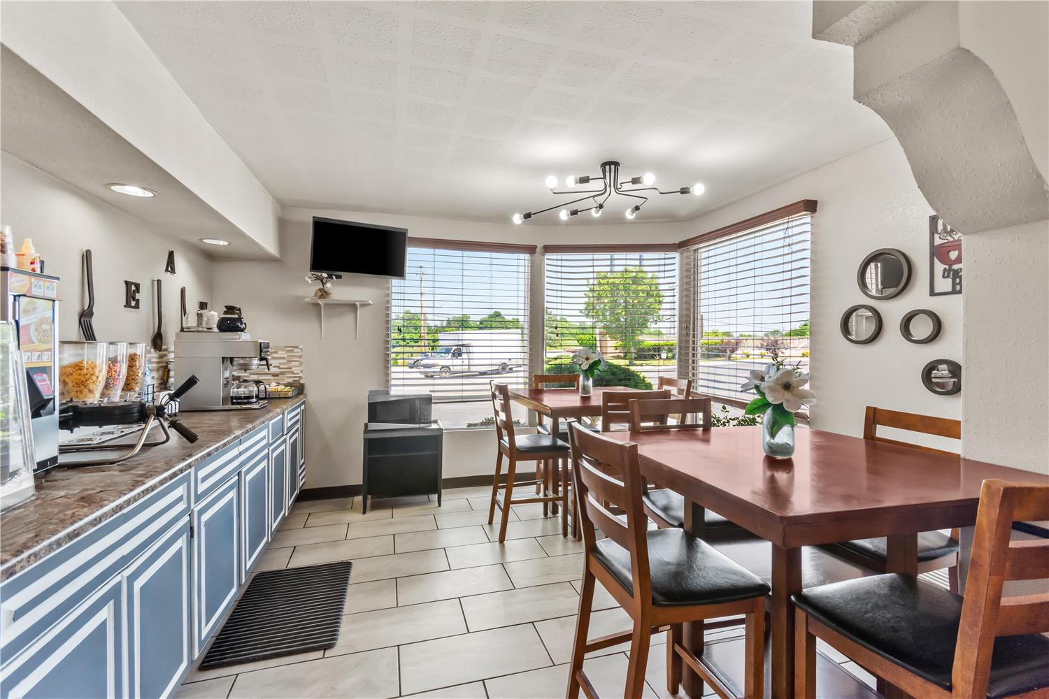 Americas Best Value Inn & Suites Williamstown 42/61