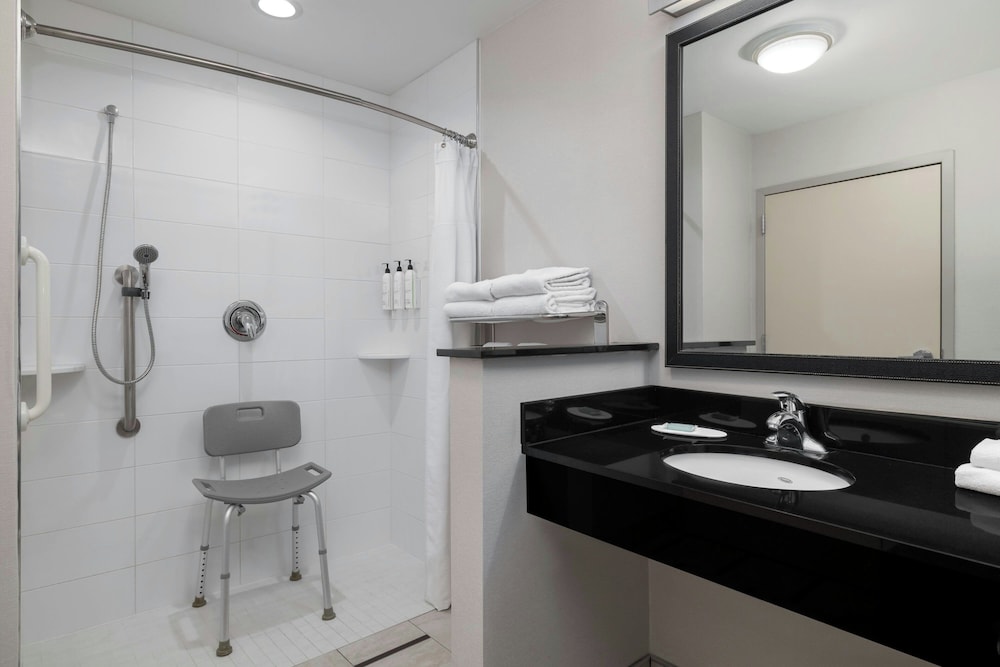 Fairfield Inn Suites By Marriott Chincoteague Island 66/67