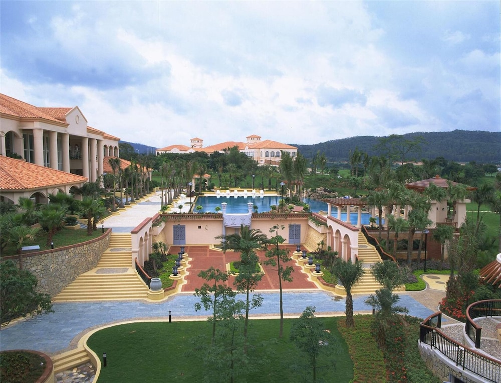 Hillview Golf Resort Dongguan 54/56