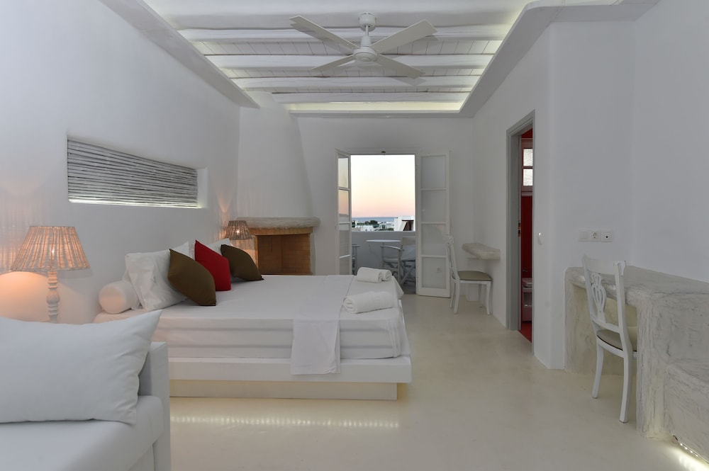 Zefi Hotel & Suites 58/75