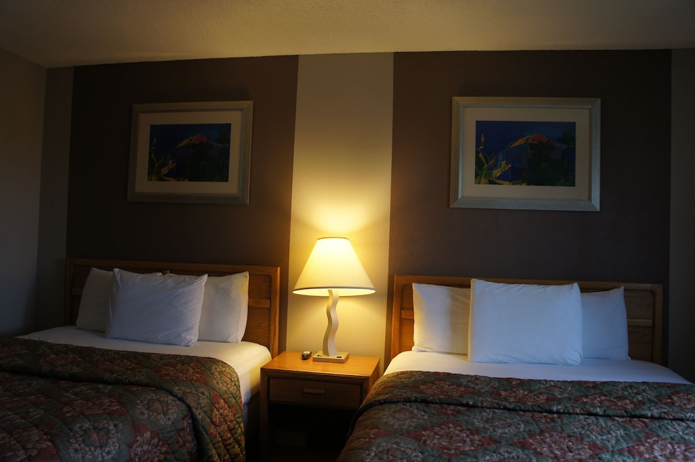 Coratel Inn and Suites Maple Grove 22/50