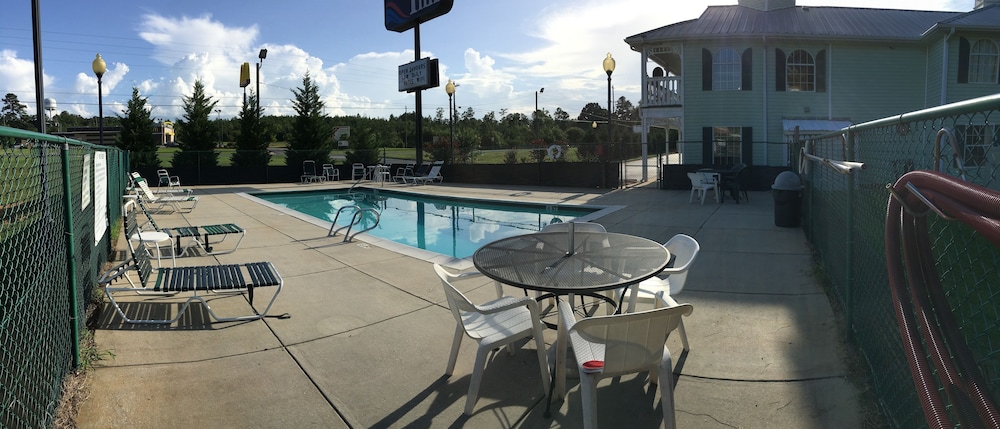 Woodstream Inn 41/57