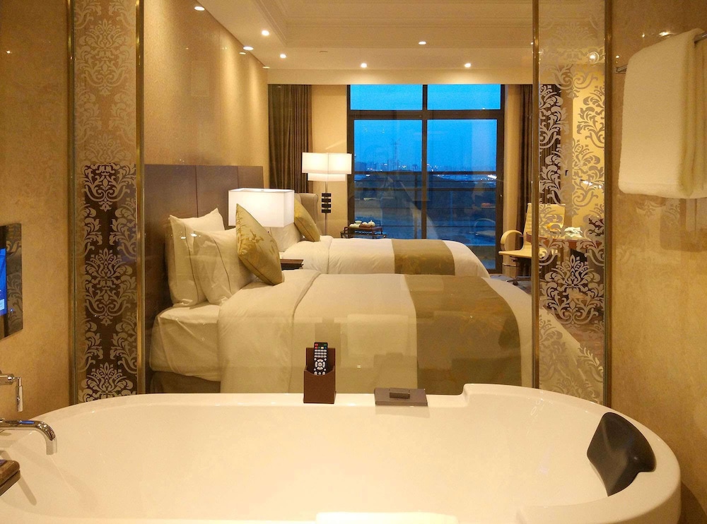 WYNDHAM GRAND XIAMEN HAICANG 16/50