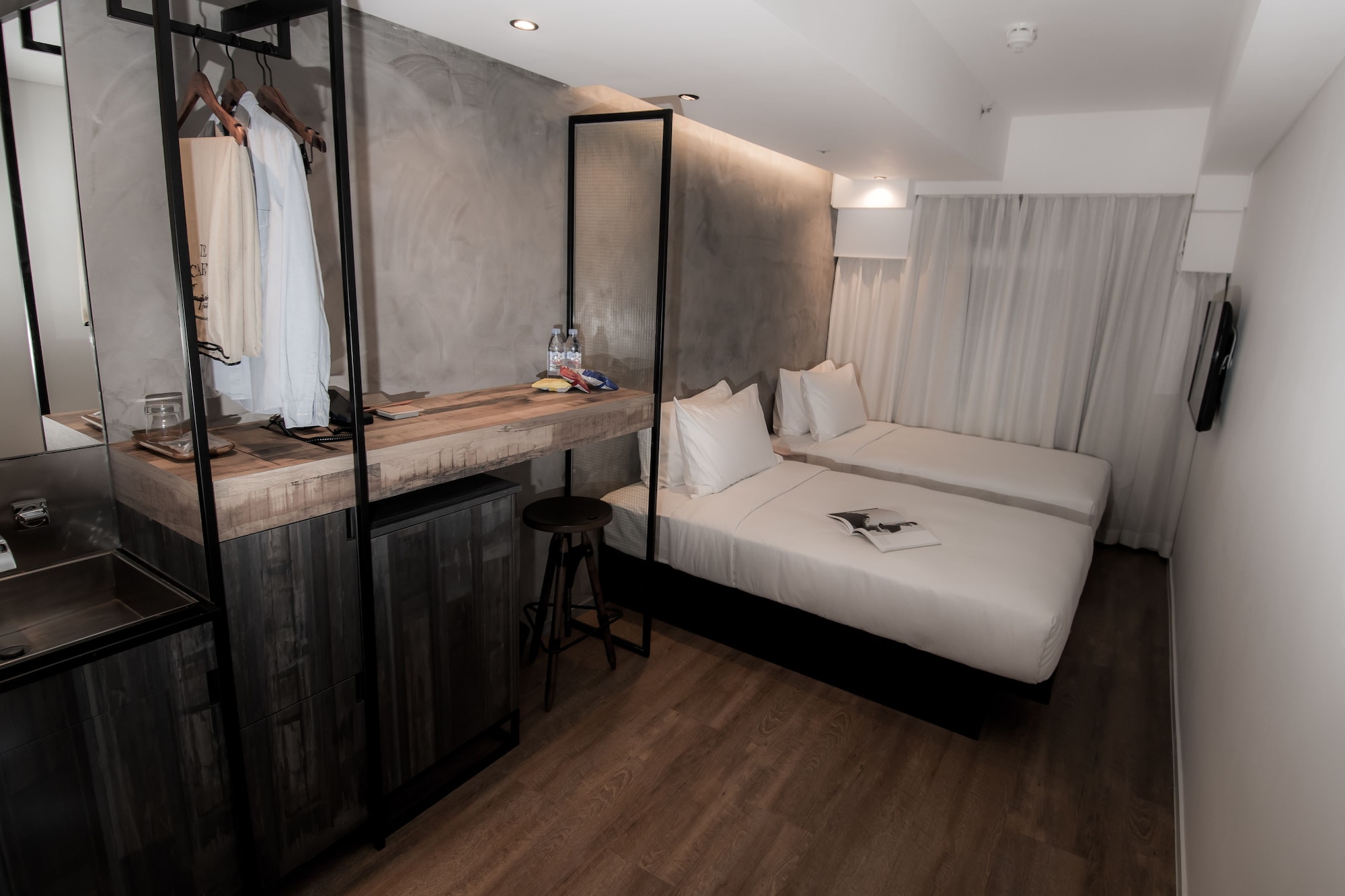 PREMIER, QUEEN BED