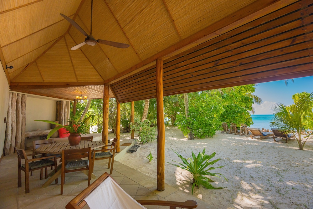 DENIS PRIVATE ISLAND 36/50