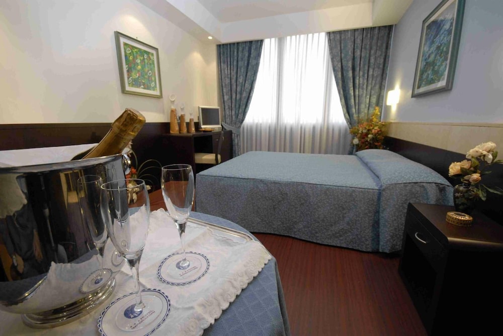 Imperatori Hotel Roma 10/62