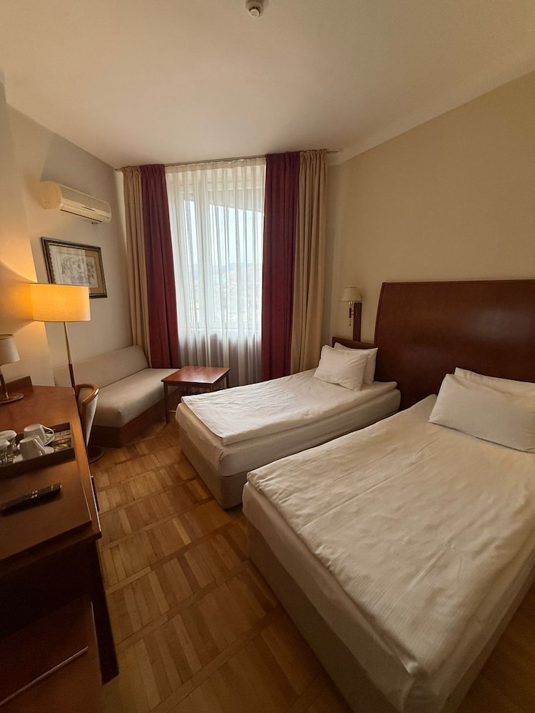 ECONOMY, TWIN BEDS