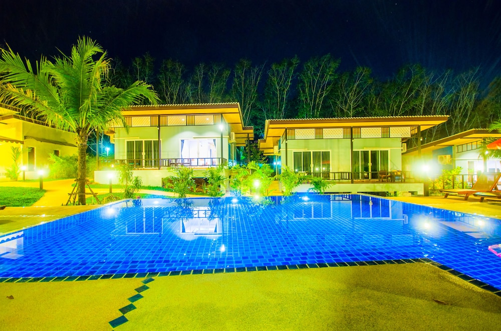 Chomphu Resort Khaolak 32/35