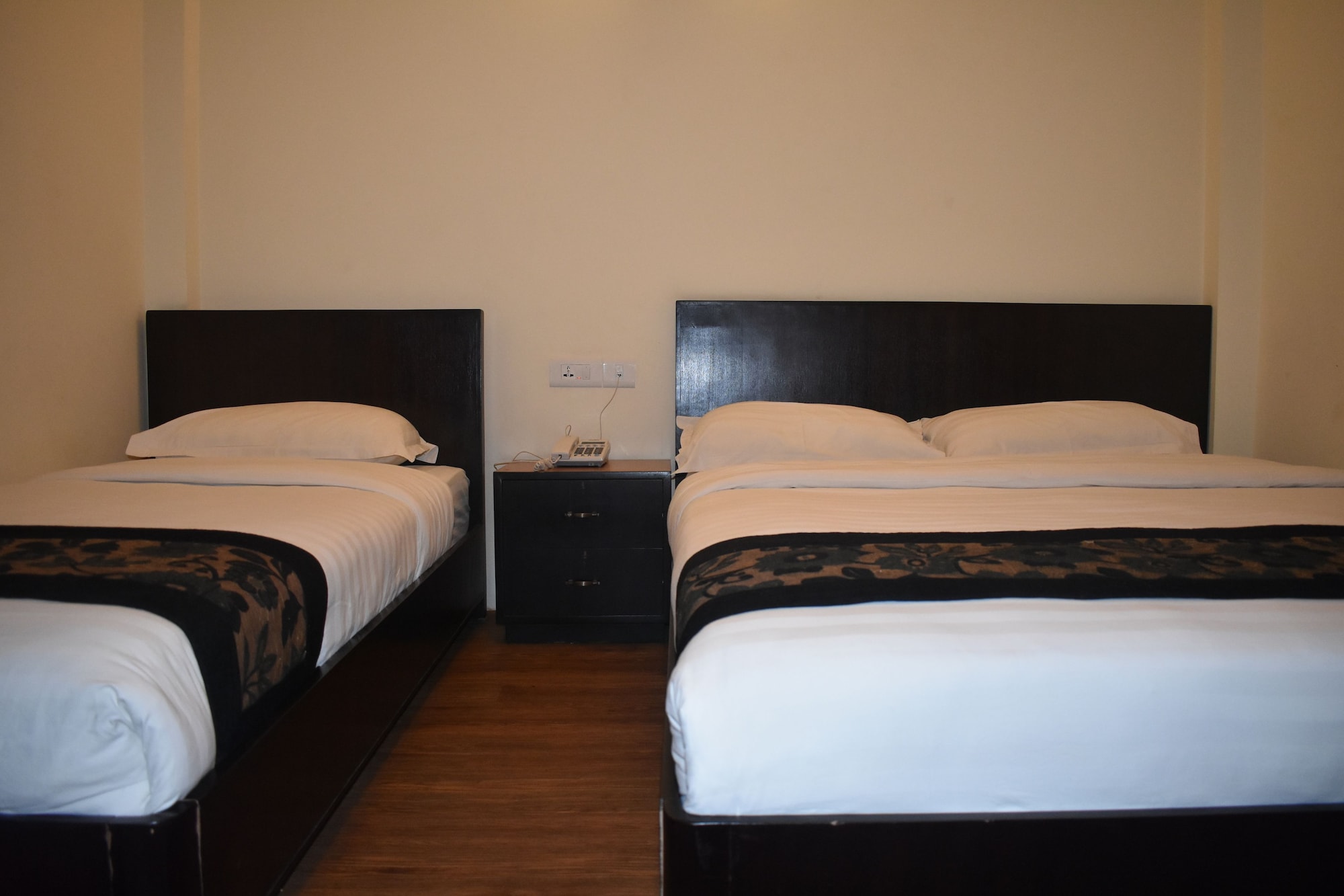 DELUXE, DOUBLE OR TWIN BED