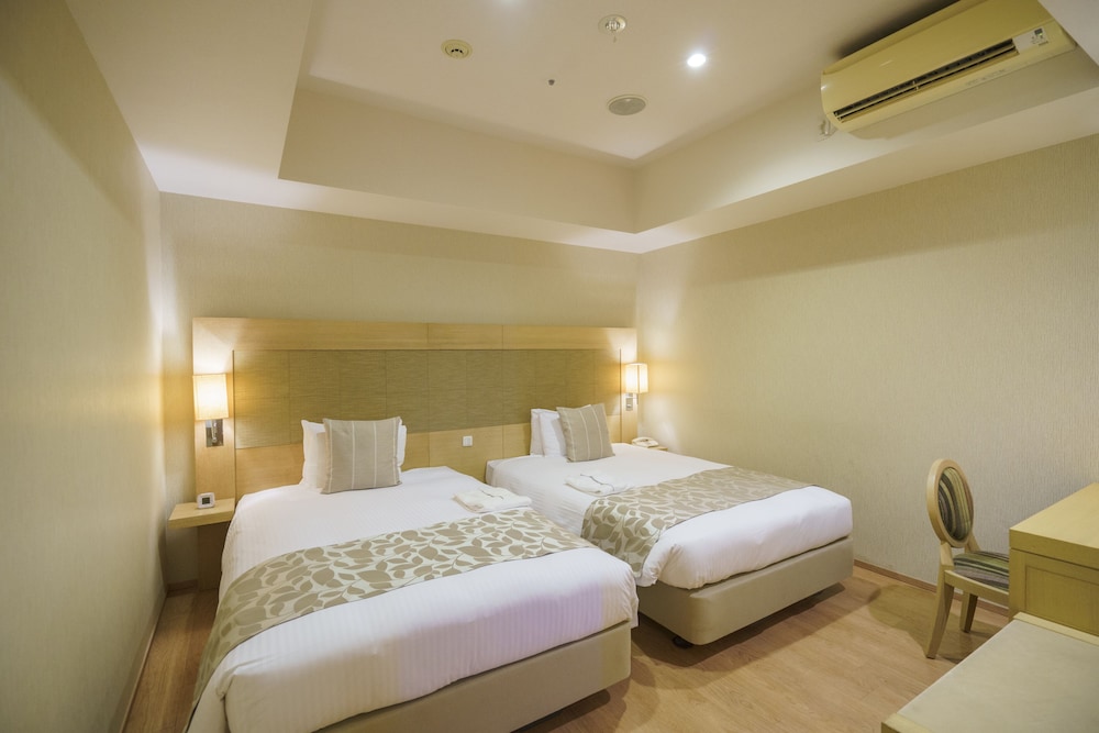 Moon Ocean Ginowan Hotel & Residence 15/50