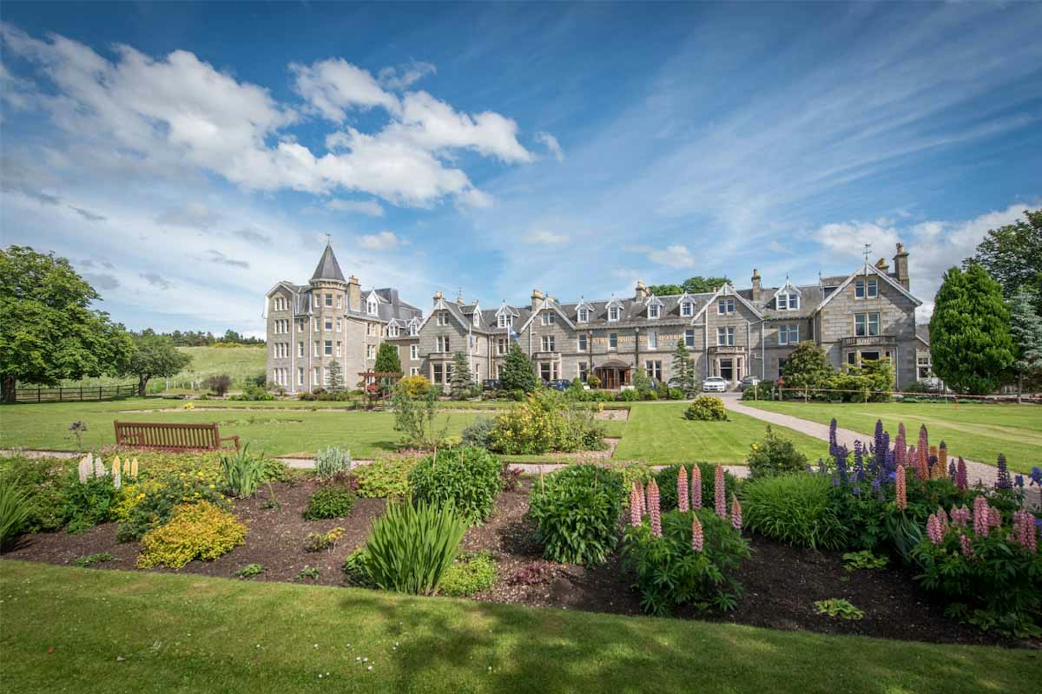 NETHYBRIDGE HOTEL 65/71