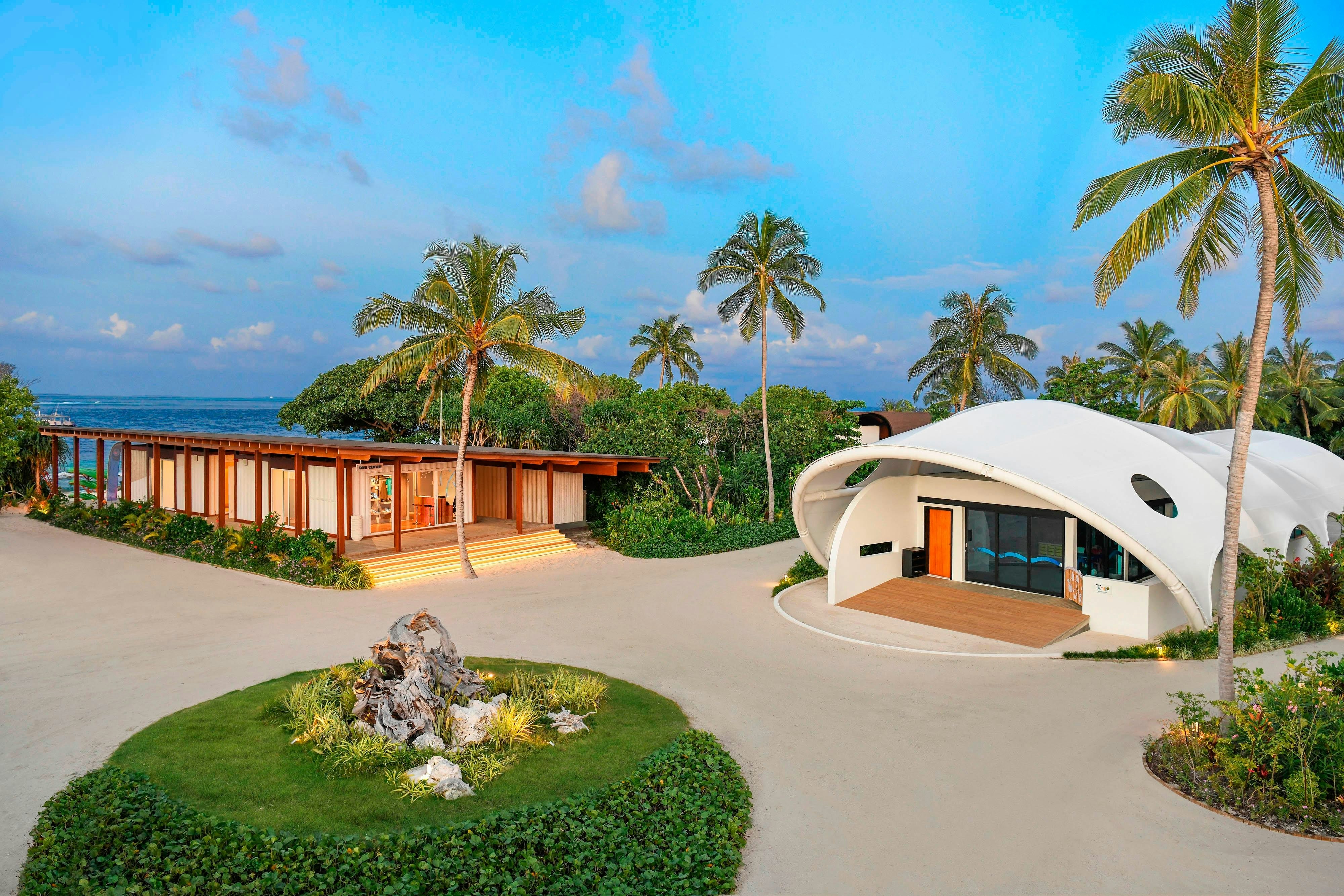 The Westin Maldives Miriandhoo Resort 144/147
