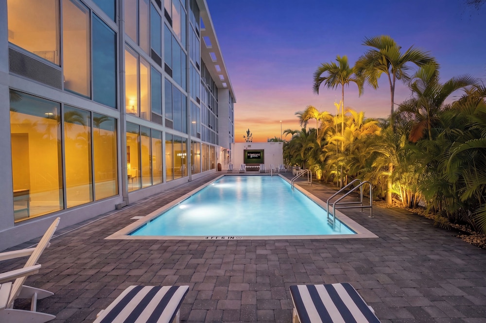 Kompose Hotel Sarasota 45/49
