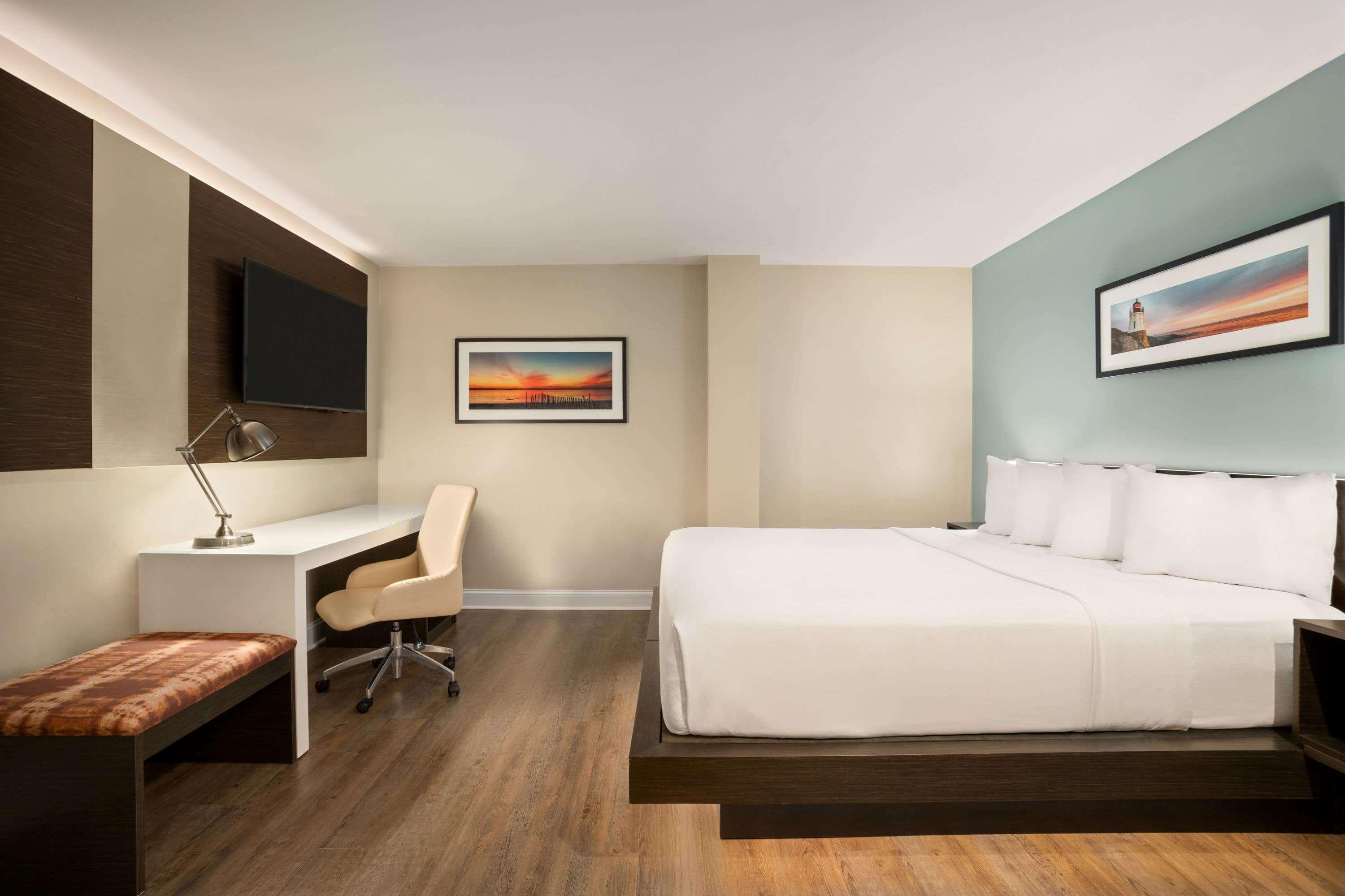 Room at Wyndham Newport Hotel, MIDDLETOWN - RI